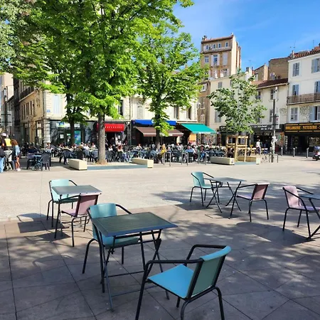 Au Coeur De La Plaine : La Vie Locale Marseille